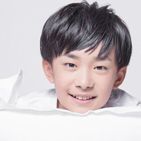 #发着光的少年#tfboys易烊千玺# 经不住似水流年，逃不过此间少年。