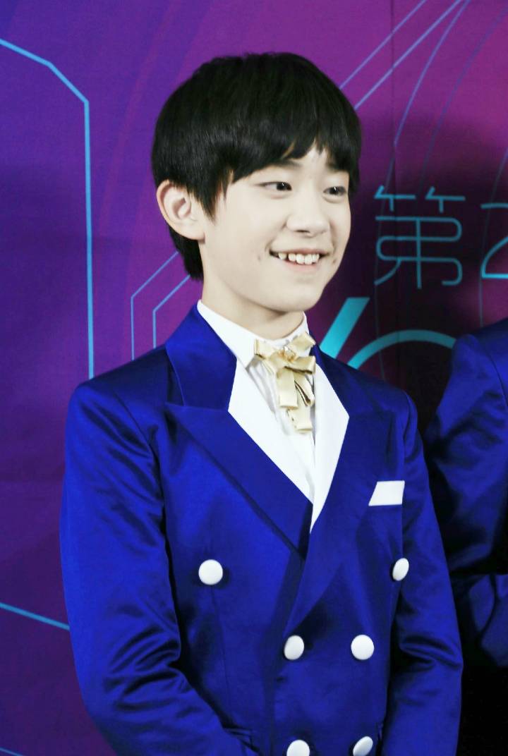 #发着光的少年#tfboys易烊千玺# 经不住似水流年，逃不过此间少年。