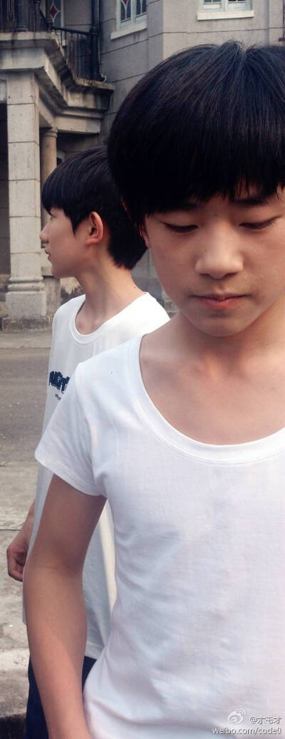 #发着光的少年#tfboys易烊千玺# 经不住似水流年，逃不过此间少年。