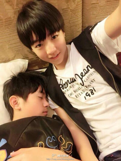 TFboys 王俊凯 王源 易佯千玺 十年 如果成功有捷径 那么那条路一定是坚持 加油。