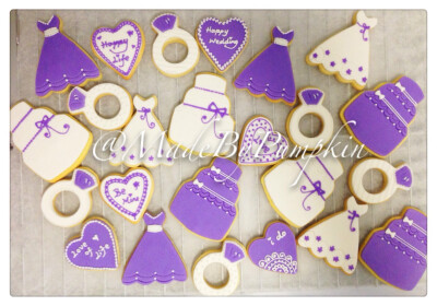 紫白色系婚礼翻糖饼干