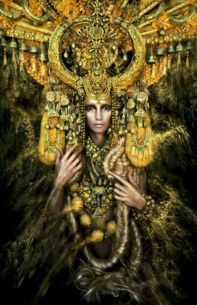 摄影师克里斯蒂·米切尔(Kirsty Mitchell)《仙境》，希腊神话中大地女神盖亚(Gaia)神秘而高贵