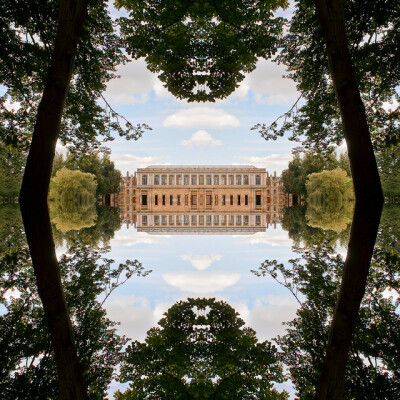 Wren Library，三一学院莱恩图书馆，17世纪末由建筑大师克里斯托弗·莱恩爵士（Sir Christopher Wren）设计的。