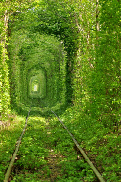 22 乌克兰某个火车隧道：