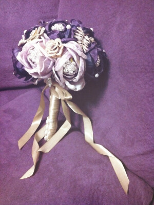 紫罗兰。烟紫色。复古手捧花。猫肚皮手作。