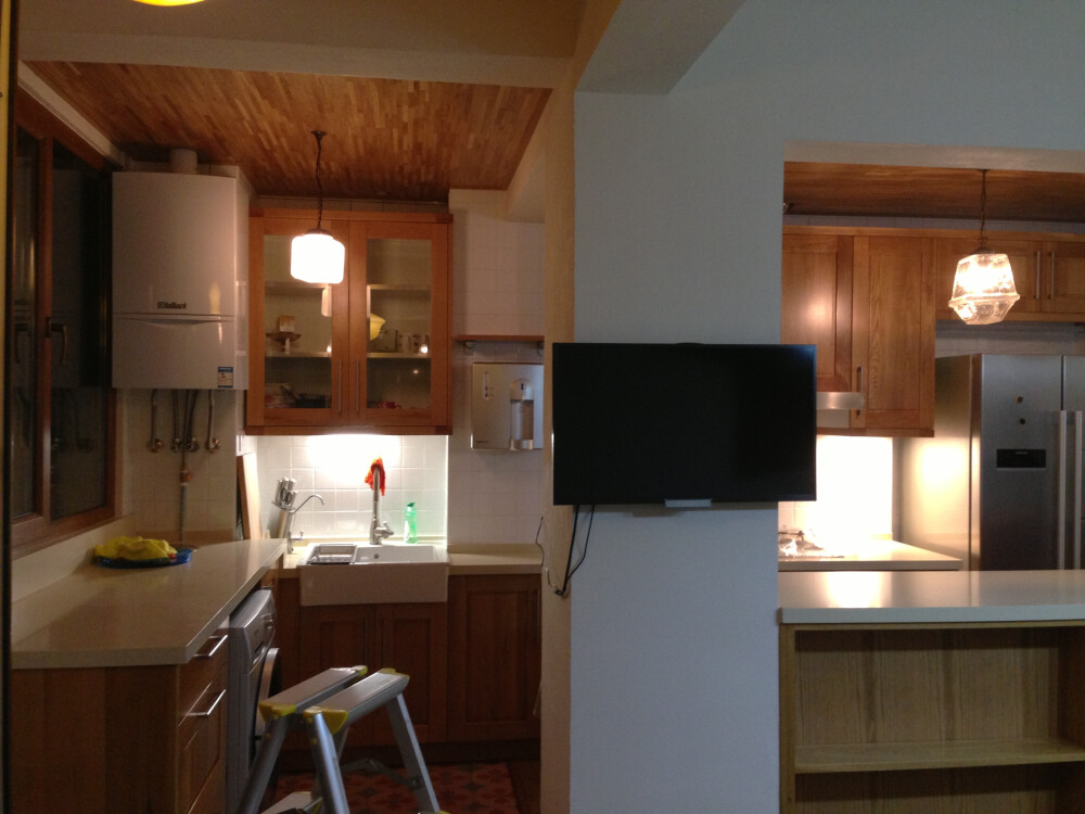 次宅为杭州自由设计师高群为自己新屋进行的设计，此次室内设计、高群采用了简约老上海风格。房屋还在装修中、这是半成图。日后再给大家放完成图！