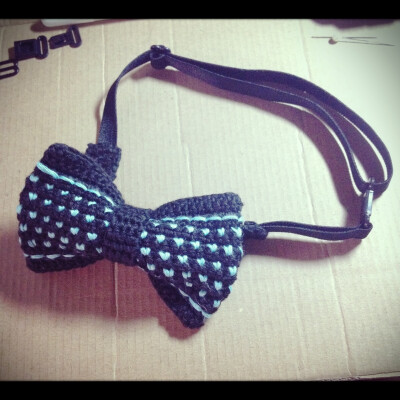 钩编 钩针编织 领结 bowtie http://item.taobao.com/item.htm?spm=a1z10.3.w4002-2871940414.60.hXwRCm&amp;amp;id=38788507965