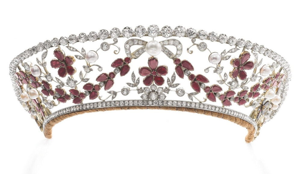 Of floral and foliate design, set with pear-shaped and circular-cut garnets, a central natural pearl measuring 10.48 x 10.68 x 7.44mm, button-shaped cultured pearls and cushion-shaped, circular-, single-cut and rose diamonds, inner circumference approximately 380mm, unsigned, the detachable diamond