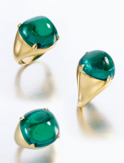 Claw-set with a cabochon emerald weighing 26.34 carats, signed Bulgari, case by Bulgari, size 60.