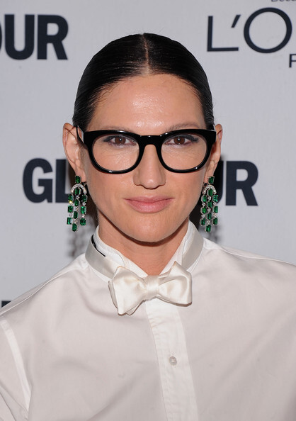 J.CREW品牌总裁Jenna Lyons，都是基本款了，只能在耳环上做文章了，太普通的打扮，太枯燥，这样玩才够味！！