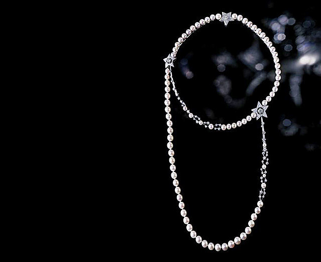 香奈儿“1932”顶级珠宝系列是为致献嘉柏丽尔-香奈儿创作于1932年的“Bijoux de Diamants”钻石珠宝系列问世80周年而特别设计。