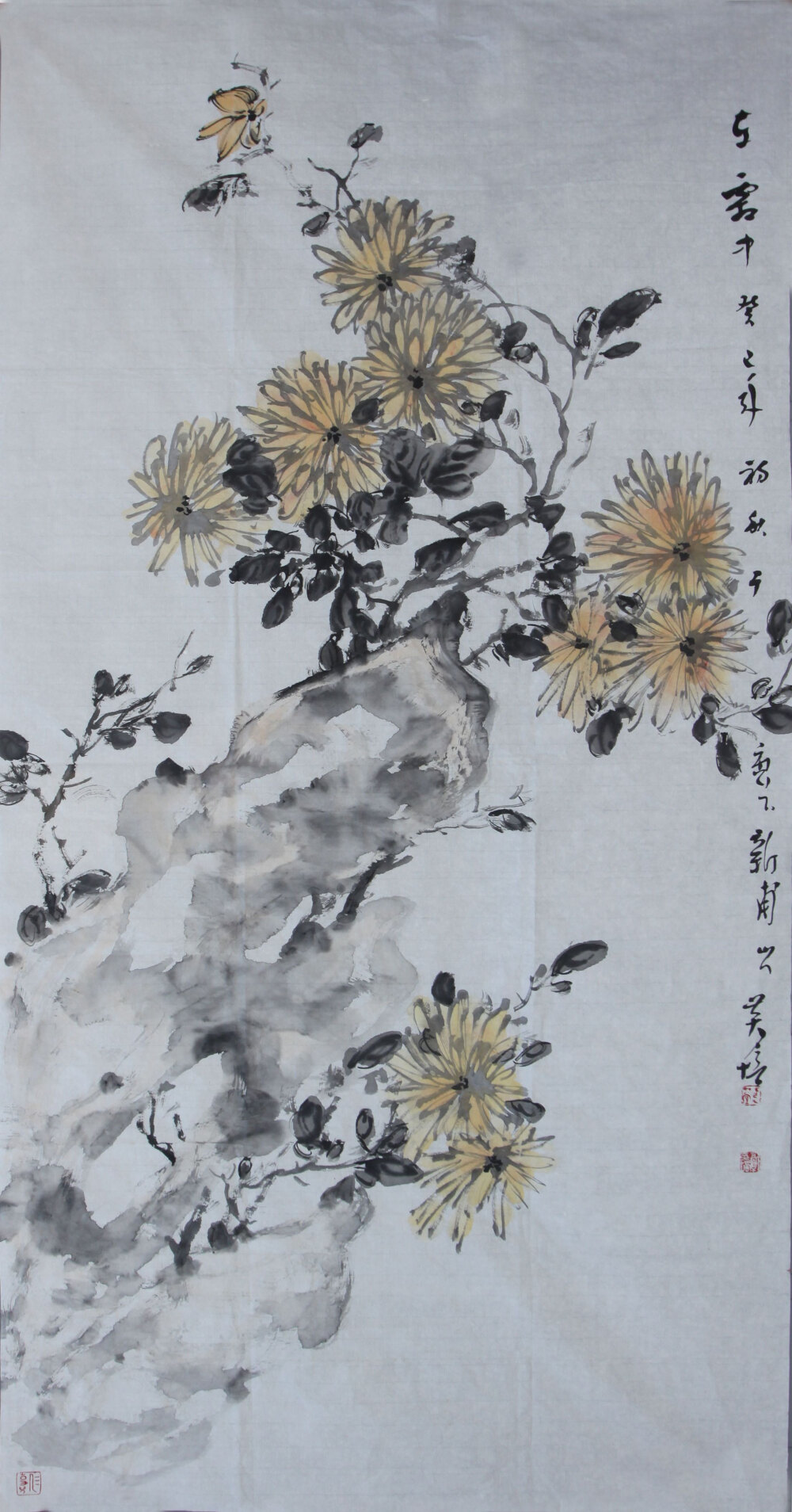  画家简介:郭英培，花鸟画家，现为济南市美术家协会副主席。1957年生于山东新泰，受教于著名书画家于太昌、吴悦石、梅墨生诸先生。2008年由济南市美协、济南画院、济南美术馆为其举办个人画展；2011年参加山东省文联第四届中韩书画名家交流展、入选《美术报》山东省代表性画家全国巡回展；2012年参加《芙蕖大明》首届中国画名家明湖邀请展。山东美术出版社出版有《郭英培中国花鸟画精品集》、《花鸟画名家——— 郭英培》。