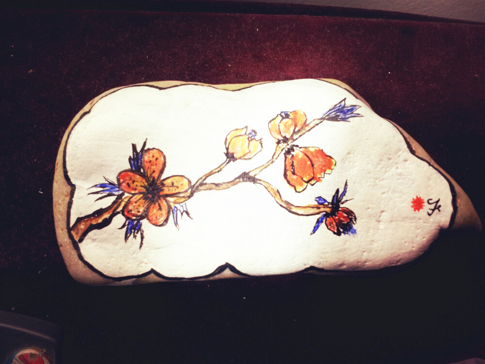 石绘，唔石头没选好，表面坑坑洼洼的，不过自己很喜欢，作为画画的镇纸不错哈