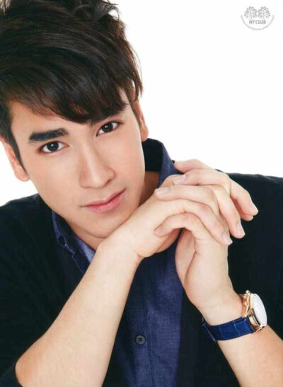 Nadech, 英文全名：Barry Nadech Kugimiya，泰文全名：แบรี่ ณเดชน์ คูกิมิยะ ， 职业：模特、演员，泰国电视三台当红男星。出生日期：1991年12月17日。代表作：《爱的阴霾》《筑梦庄园之心火》…