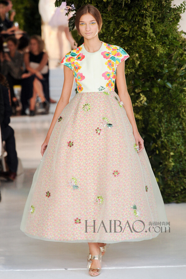 西班牙传统工艺的浪漫主义表达！Delpozo 2014春夏女装秀