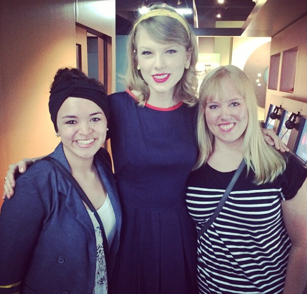 TAYLOR SWIFT - at the Country Music Hall of Fame in Nashville [14/05/14]