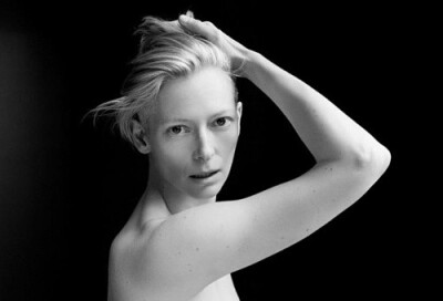 蒂尔达·斯文顿（Tilda Swinton），1960年生于英国伦敦，她来自英国苏格兰贵族家庭，从小在英国寄宿学校接受教育，后来进入英国剑桥大学，1983年毕业获得社会政治学和英语学位。后来她转向戏剧，成为皇家莎士比亚公司…