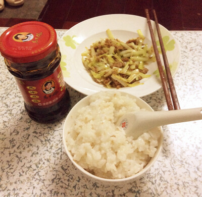 韭黄炒肉末+肉末饭（老干妈是良好生活伴侣）