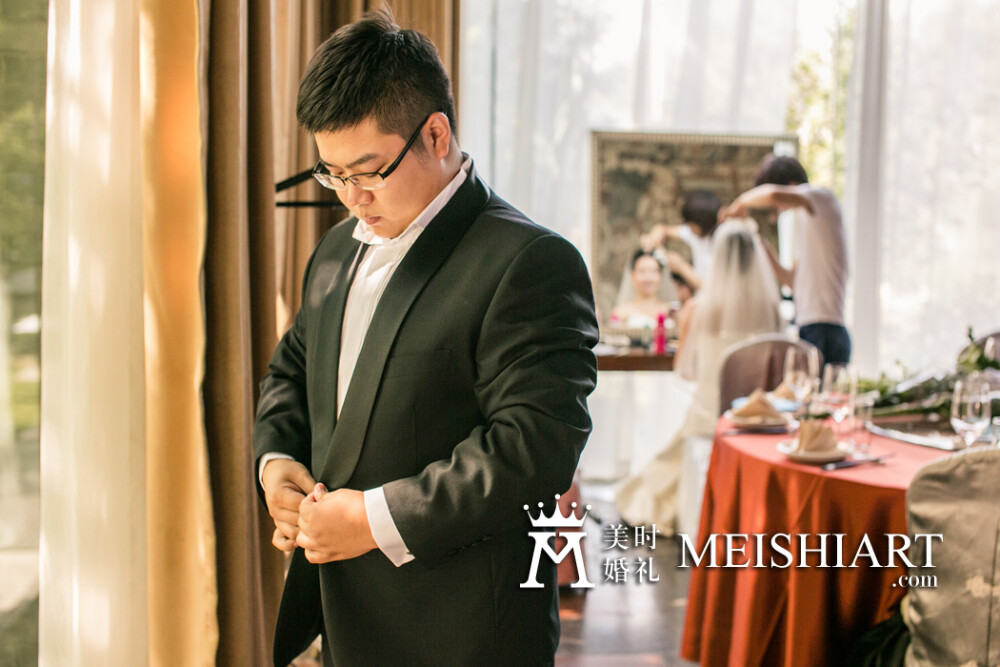 从小学习中提琴的新郎，和美丽的新娘一起见证者每一对新人的幸福。——森系 自然 紫色