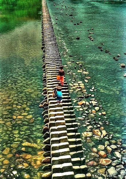 中国钢琴桥，仕水矴步 ，全长144米，位于浙江省温州市泰顺县仕阳镇溪东村。