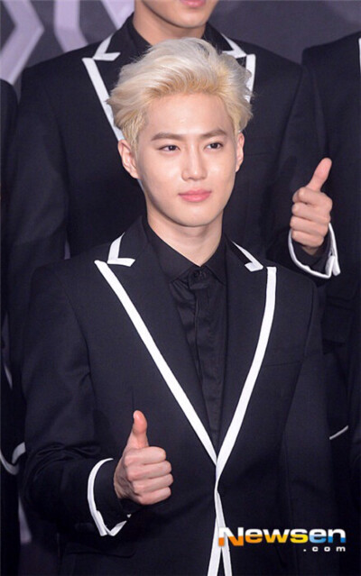 Suho:&amp;quot;我们成员们也等待了太长时间,EXO粉丝们也等待单独演唱会等了很长时间,我们也准备了很多 ,有些紧张,发抖&amp;quot;,&amp;quot;到昨天第二日为止都很有意思,很愉快，也很顺利。能够站到前辈们站过的舞…