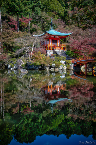 古城红秋色，神社古刹幽。（京都寺庙）