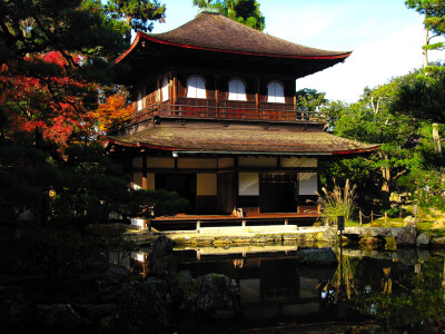 古城红秋色，神社古刹幽。（京都寺庙）