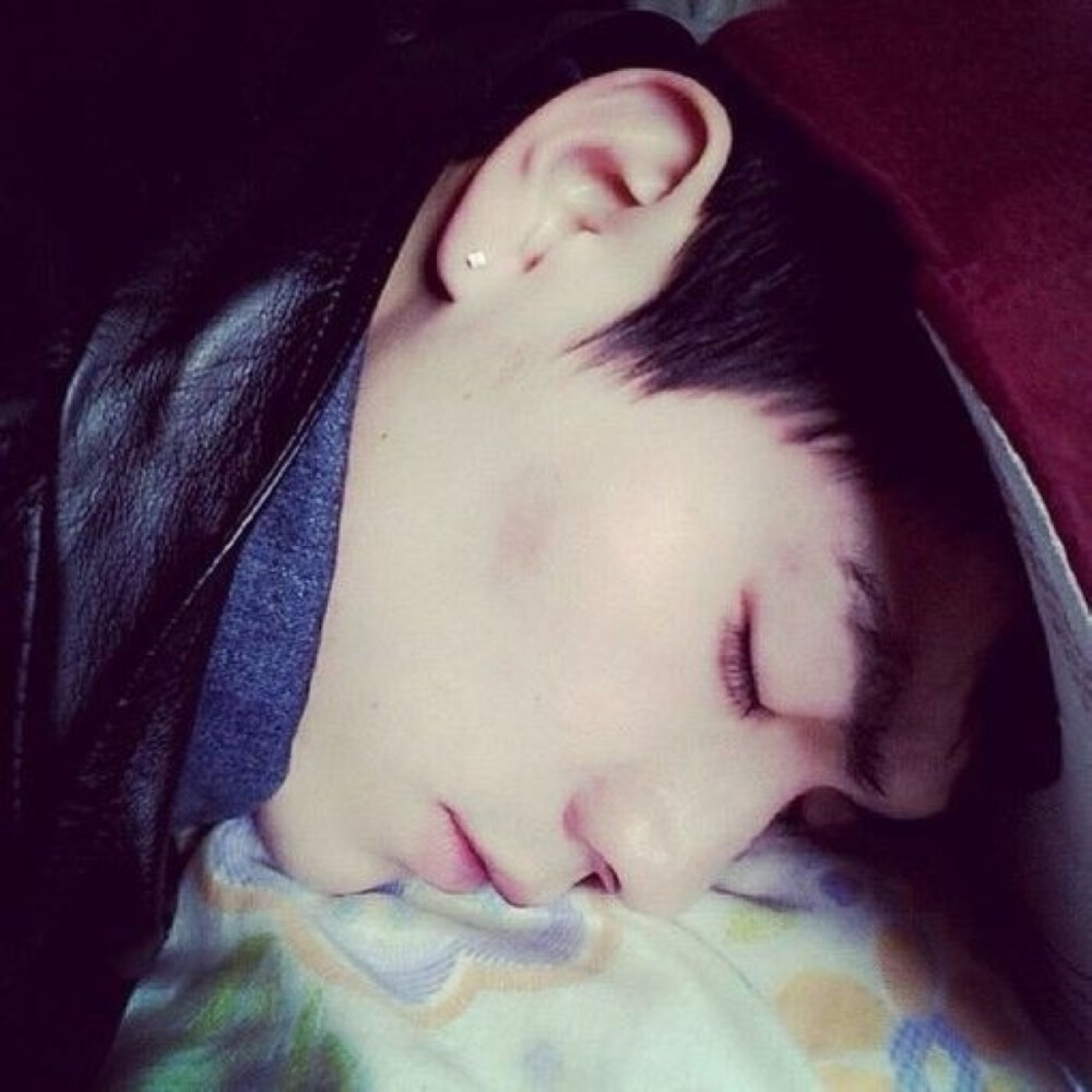 男头（对不起断更阿各位！最近比较忙TAT 打滚求谅解！！忙过这阵哥哥一定加倍的发头像补偿！！！么么哒！❤️）