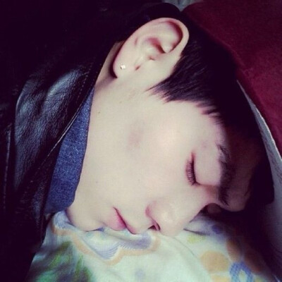 男头（对不起断更阿各位！最近比较忙TAT 打滚求谅解！！忙过这阵哥哥一定加倍的发头像补偿！！！么么哒！❤️）