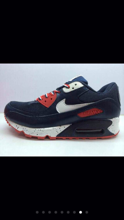 Nike耐克 Air Max90系列。低调黑配搭红情侣款，36-44