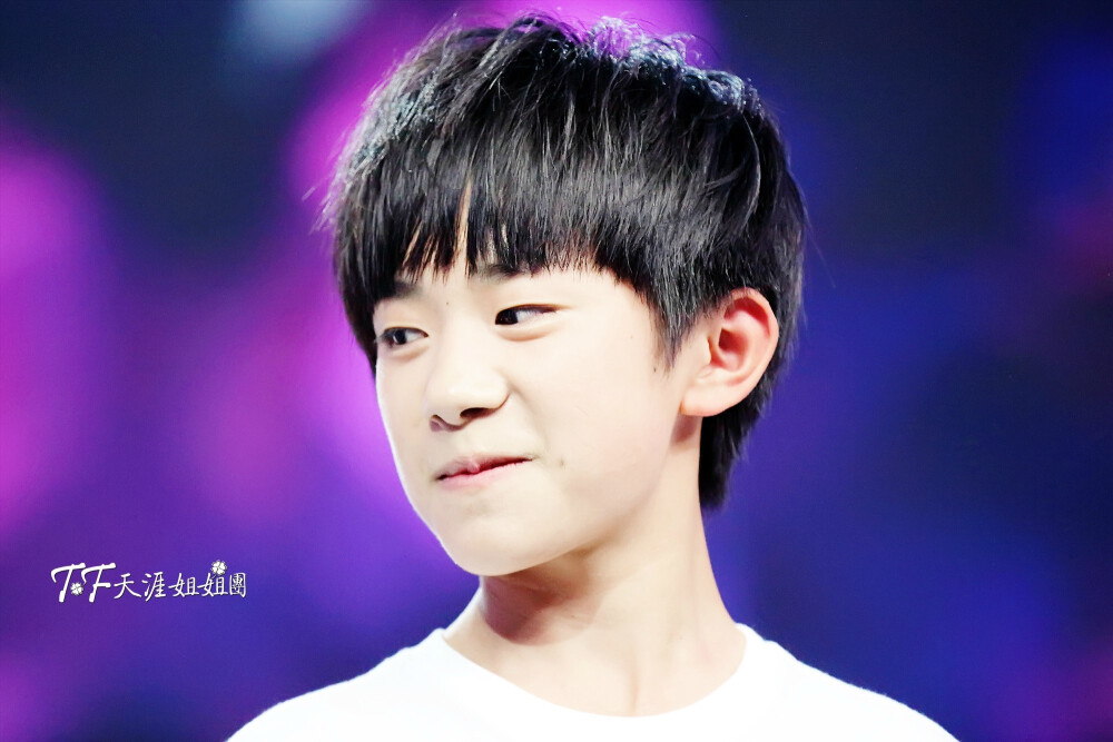 #易烊千玺# #TFBOYS易烊千玺# #TFBOYS# #万千宠爱只想给你# #你嘴角的梨涡是我们最暖的太阳#