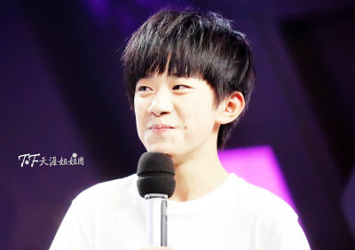 #易烊千玺# #TFBOYS易烊千玺# #TFBOYS# #万千宠爱只想给你# #你嘴角的梨涡是我们最暖的太阳#