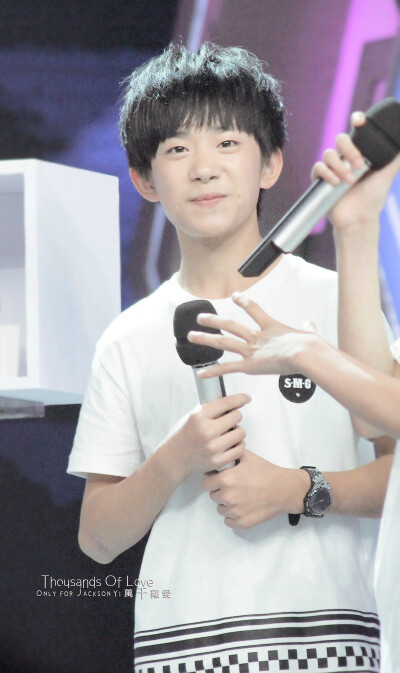 #易烊千玺# #TFBOYS易烊千玺# #TFBOYS# #万千宠爱只想给你# #你嘴角的梨涡是我们最暖的太阳#