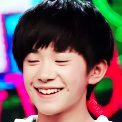 #易烊千玺# #TFBOYS易烊千玺# #TFBOYS# #万千宠爱只想给你# #你嘴角的梨涡是我们最暖的太阳#