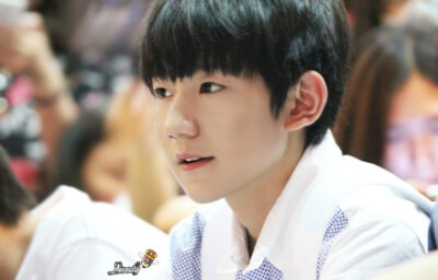 王源 TFBOYS TF家族 正太街拍帅哥壁纸