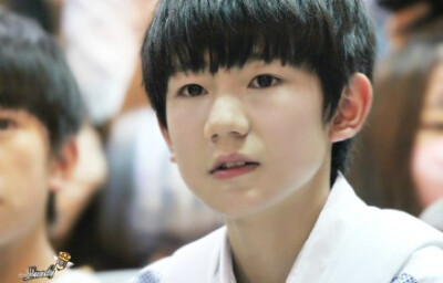 王源 TFBOYS TF家族 正太街拍帅哥壁纸