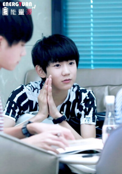 王源 TFBOYS TF家族 正太街拍帅哥壁纸