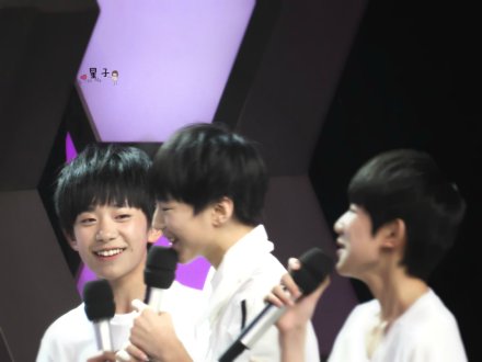 王源 TFBOYS TF家族 正太街拍帅哥壁纸