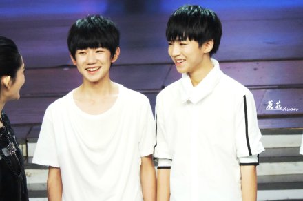 王源 TFBOYS TF家族 正太街拍帅哥壁纸