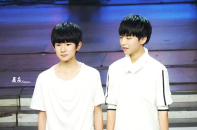 王源 TFBOYS TF家族 正太街拍帅哥壁纸