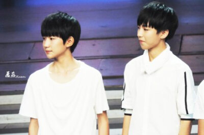 王源 TFBOYS TF家族 正太街拍帅哥壁纸