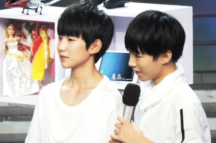 王源 TFBOYS TF家族 正太街拍帅哥壁纸