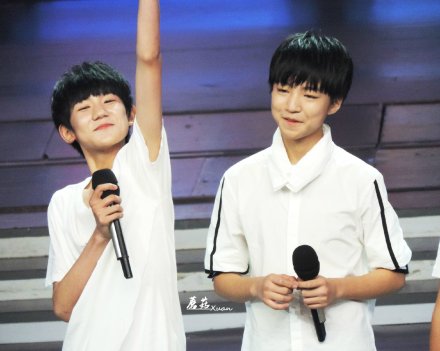 王源 TFBOYS TF家族 正太街拍帅哥壁纸