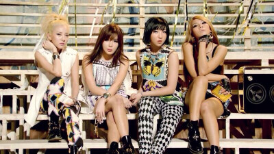 2NE1