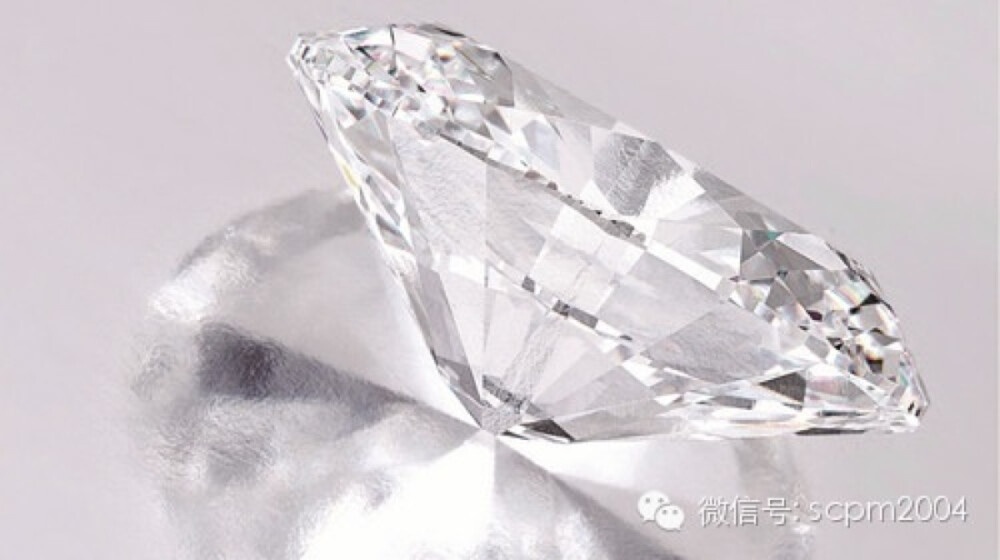  然而，很快这个记录2013年10月再次被击破，苏富比香港为藏家献上更大克拉的椭圆形118.28克拉D色IF内无暇全美白钻，以2011年南非开采出的299克拉钻石原料切磨而来，被评定为拍卖史上最大D色内无瑕钻石，更是美国宝石学院GIA历来鉴定过最大之椭圆形D色内无瑕白钻！其最终以3060万美金（2.39亿港元）被亚洲私人藏家竞得，稳坐白钻世界最高成交价首席座椅，同样也创下亚洲任何珠宝最高成交价。