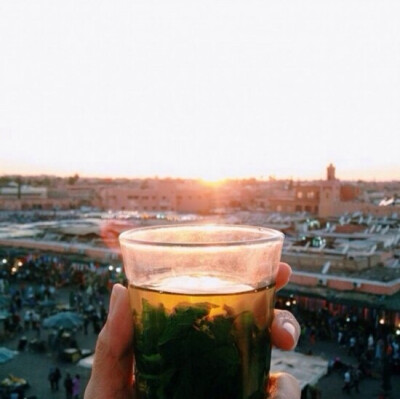 摩纳哥Marrakesh 边欣赏日落边叹薄荷茶，好惬意。