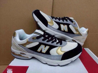 最近极度火爆的鞋子New Balance WW880MY，【来自星星的你】都敏俊教授同款，金秀贤 、车艺莲、李敏镐各路明星纷纷上脚。情侣款.36—44码