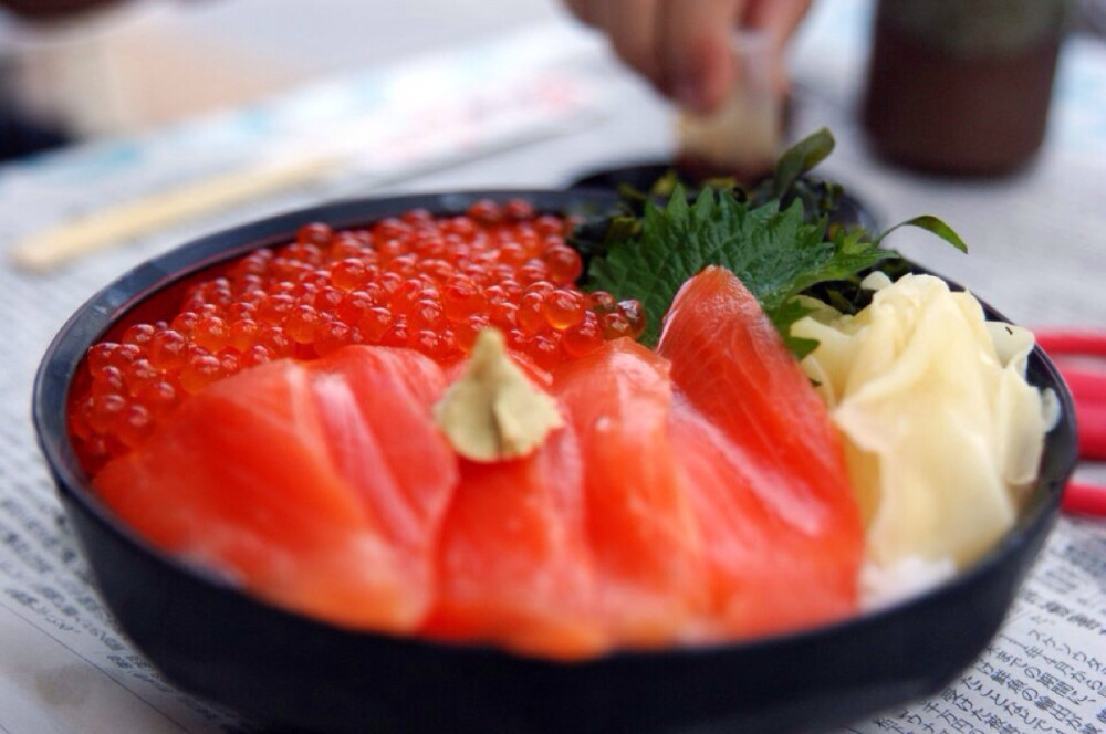 日本美食 鲑鱼仔三文鱼盖饭*