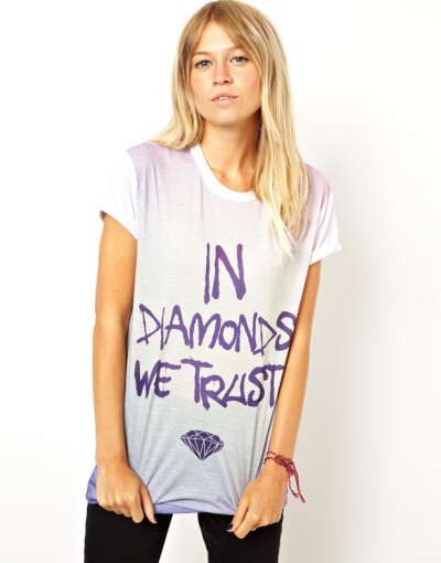 “In Diamonds We Trust”印字T恤 品牌 asos asos现在很火，是英国著名的高街品牌，目前已经有了中国官网，只是价格有点小贵，打折的时候买是最划算的