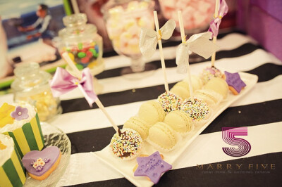 一场以电影为主题的婚礼~当新娘在化妆间听见两小无猜的电影主题曲响起来时，她感动的快要哭出来